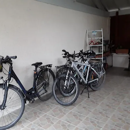 Chez Domi Jardin Du Bourg Bed & Breakfast *