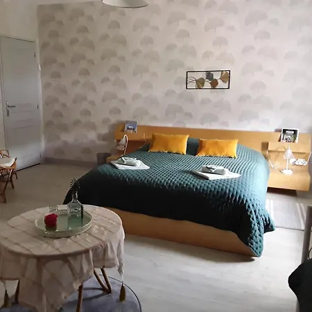 Couette-café Chez Domi Jardin Du Bourg *