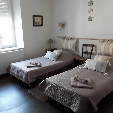Couette-café Chez Domi Jardin Du Bourg