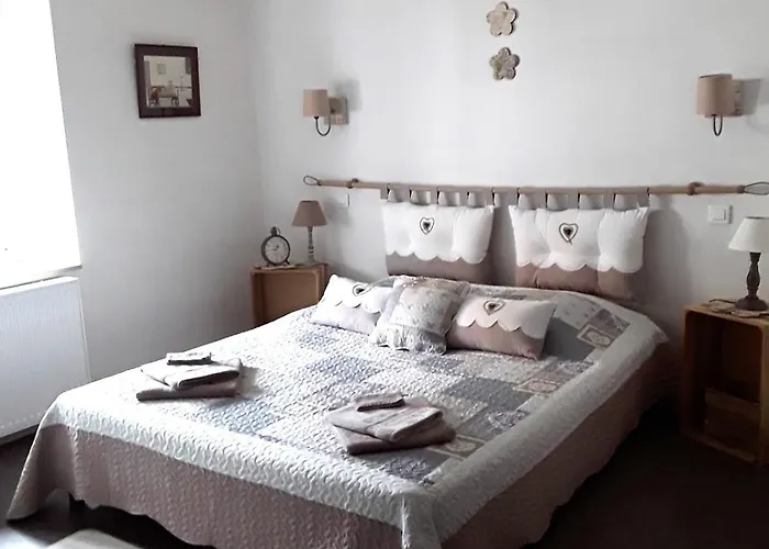 Chez Domi Jardin Du Bourg 住宿加早餐酒店 *