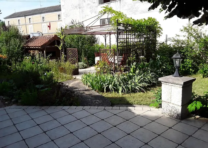 住宿加早餐酒店 Chez Domi Jardin Du Bourg Javerlhac-et-la-Chapelle-Saint-Robert